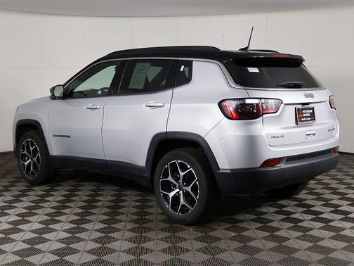 Silver Zynith Metallic Clearcoat 2025 Jeep Compass Limited