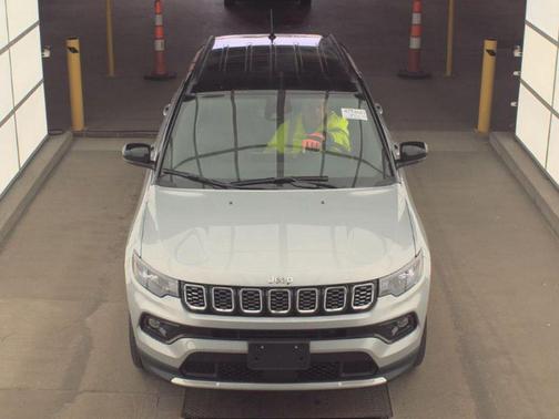 Silver Zynith Metallic Clearcoat 2025 Jeep Compass Limited