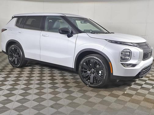 White Diamond 2026 Mitsubishi Outlander LE S-AWC