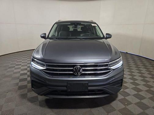 Platinum Gray Metallic 2024 Volkswagen Tiguan 2.0T SE 4MOTION