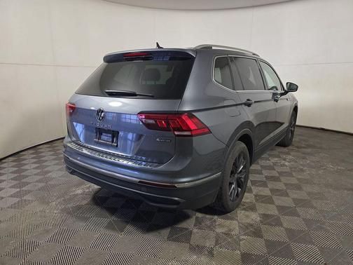 Platinum Gray Metallic 2024 Volkswagen Tiguan 2.0T SE 4MOTION