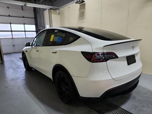 2023 Tesla Model Y Long Range Dual Motor All-Wheel Drive