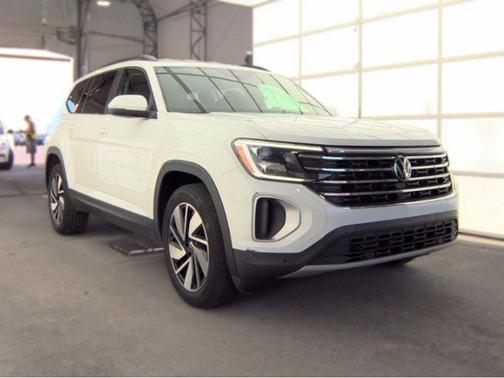 Pure White 2025 Volkswagen Atlas 2.0T SE w/Technology 4MOTION