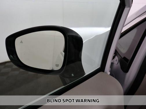 Bright White Clearcoat 2024 Chrysler Pacifica Touring L