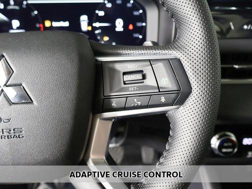 Labrador Black Pearl 2026 Mitsubishi Outlander SE S-AWC