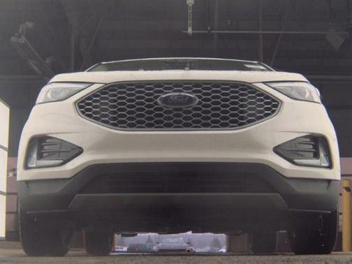Star White Metallic Tri-Coat 2024 Ford Edge SEL