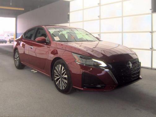 Scarlet Ember Tintcoat 2023 Nissan Altima 2.5 SV