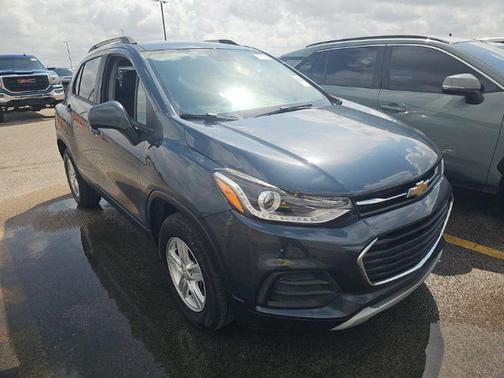 Shadow Gray Metallic 2022 Chevrolet Trax LT