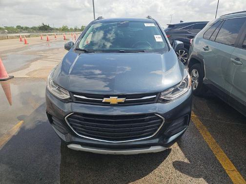 Shadow Gray Metallic 2022 Chevrolet Trax LT