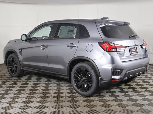 Mercury Gray Metallic 2027 Mitsubishi Outlander Sport 2.0 LE