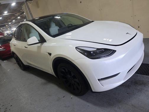 Pearl White Multi-Coat 2023 Tesla Model Y Long Range Dual Motor All-Wheel Drive