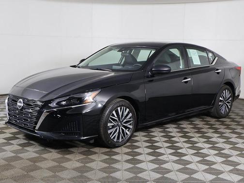 Super Black 2025 Nissan Altima 2.5 SV