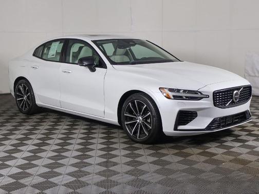 2024 Volvo S60 Recharge Plug-In Hybrid T8 Plus Dark Theme