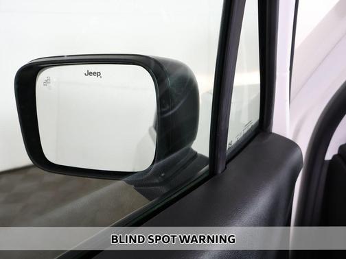 Alpine White Clearcoat 2022 Jeep Renegade Latitude