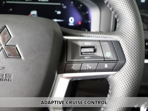 Labrador Black Pearl 2026 Mitsubishi Outlander SE