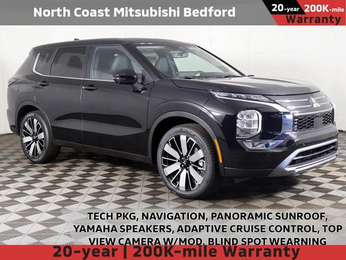 Labrador Black Pearl 2026 Mitsubishi Outlander SE