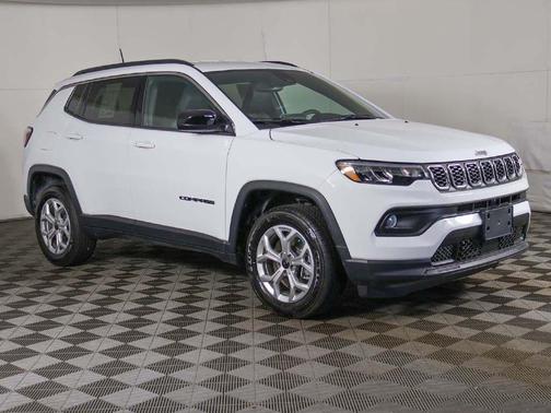 Bright White Clearcoat 2025 Jeep Compass Latitude