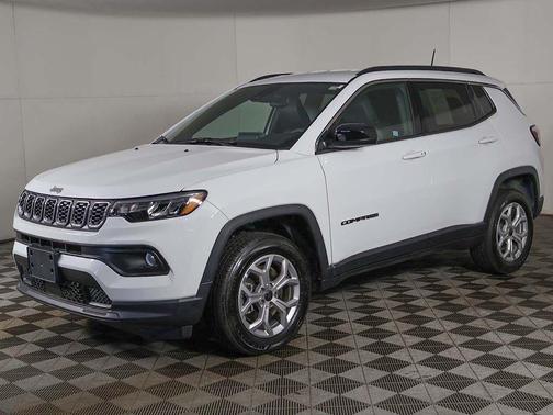 Bright White Clearcoat 2025 Jeep Compass Latitude