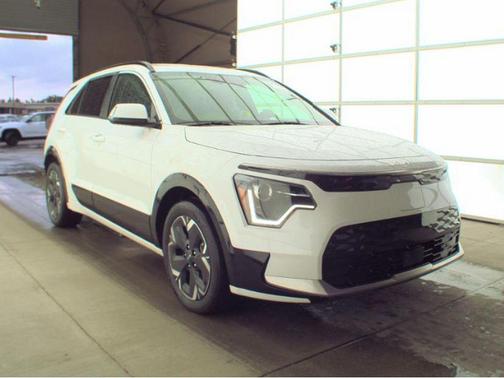 Snow White Pearl 2023 Kia Niro EV Wind