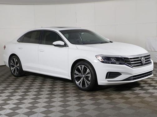Pure White 2022 Volkswagen Passat 2.0T SE