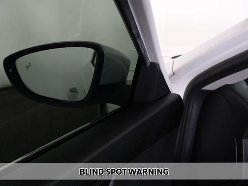 Pure White 2022 Volkswagen Passat 2.0T SE
