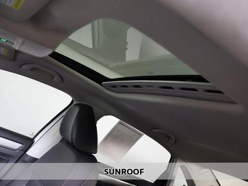 Pure White 2022 Volkswagen Passat 2.0T SE