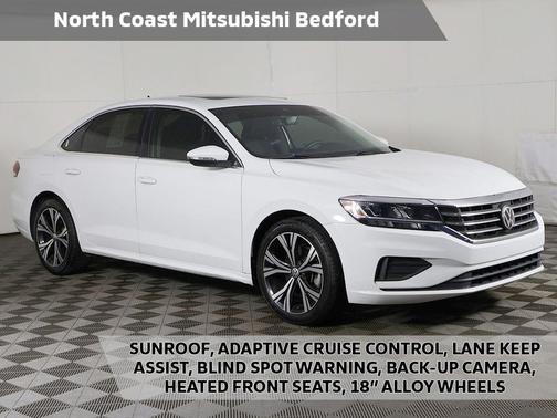 Pure White 2022 Volkswagen Passat 2.0T SE