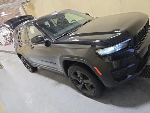 2022 Jeep Grand Cherokee Altitude