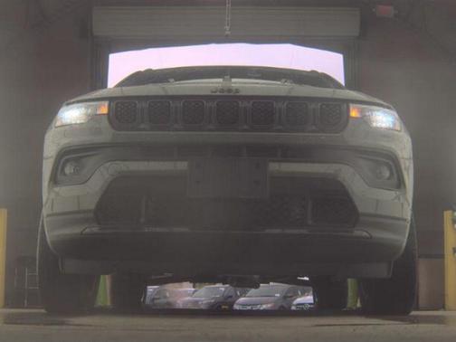 Sting-Gray Clearcoat 2023 Jeep Compass Latitude
