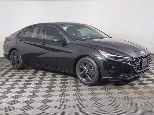 Phantom Black 2022 Hyundai ELANTRA SEL