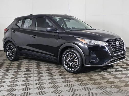 Super Black 2022 Nissan Kicks S