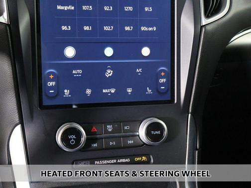 Black Metallic 2022 Ford Edge Titanium