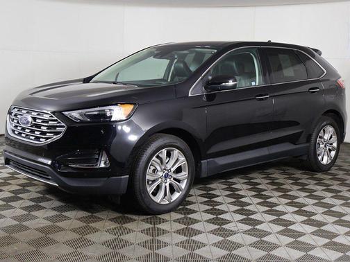 Black Metallic 2022 Ford Edge Titanium