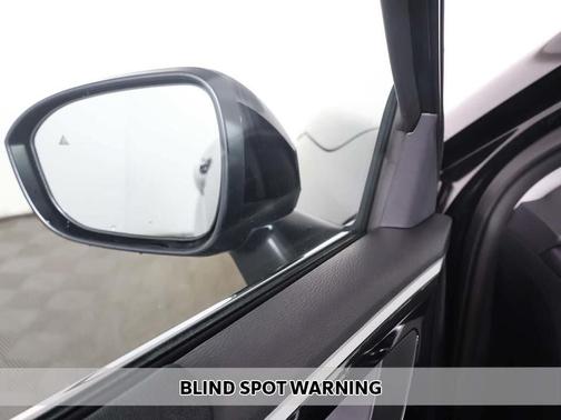 Labrador Black Pearl 2026 Mitsubishi Outlander ES S-AWC