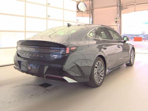 2024 Hyundai SONATA Hybrid Limited