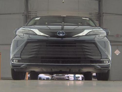 2024 Toyota Sienna XLE 8 Passenger