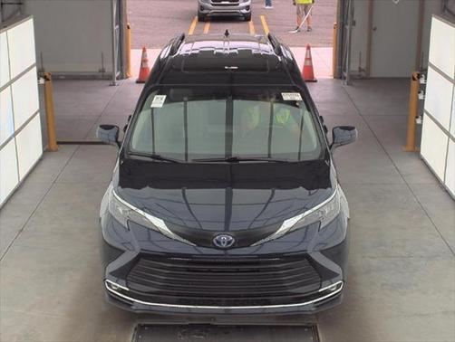2024 Toyota Sienna XLE 8 Passenger