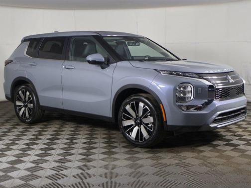 Moonstone Gray Metallic 2026 Mitsubishi Outlander SE 1.5T S-AWC