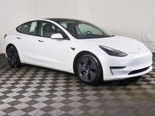 Pearl White Multi-Coat 2023 Tesla Model 3 Standard Range