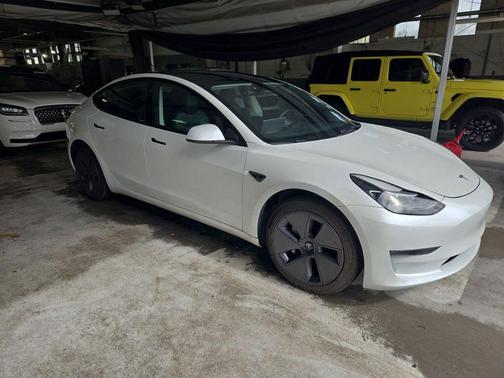 Pearl White Multi-Coat 2023 Tesla Model 3 Standard Range