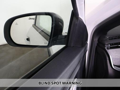 Bright White Clearcoat 2025 Jeep Compass Latitude