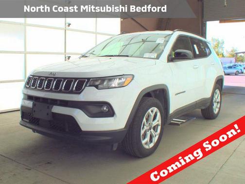 Bright White Clearcoat 2025 Jeep Compass Latitude