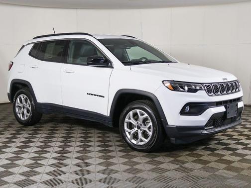 Bright White Clearcoat 2025 Jeep Compass Latitude