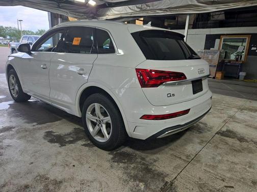 Ibis White 2021 Audi Q5 45 Premium
