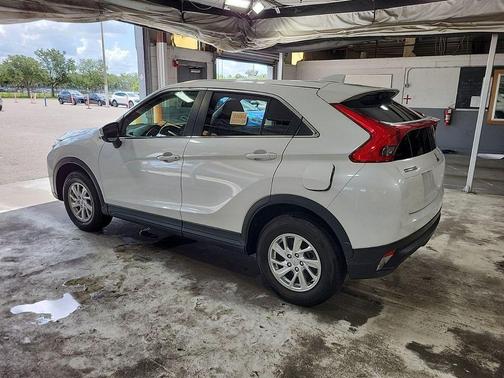 Diamond White Pearl 2018 Mitsubishi Eclipse Cross ES