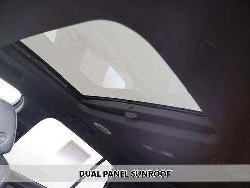 Mosaic Black Metallic 2023 Chevrolet Traverse LT Leather