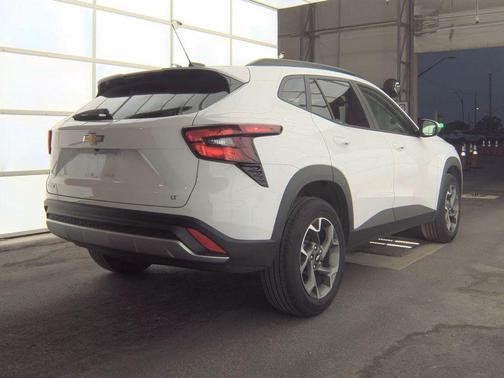 Summit White 2025 Chevrolet Trax LT