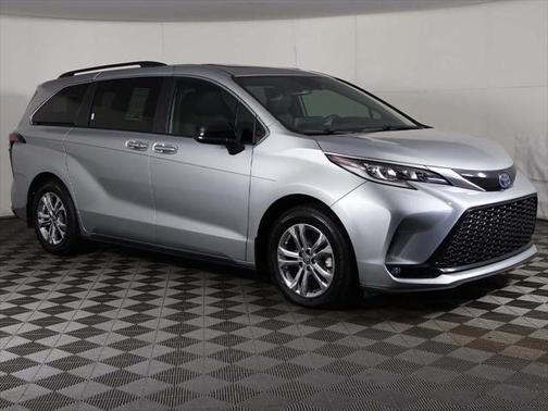 2023 Toyota Sienna XSE 7 Passenger