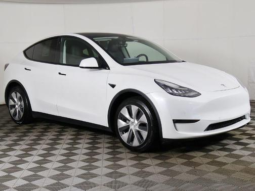 Pearl White Multi-Coat 2022 Tesla Model Y Long Range Dual Motor All-Wheel Drive