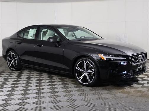 2024 Volvo S60 B5 Plus Dark Theme